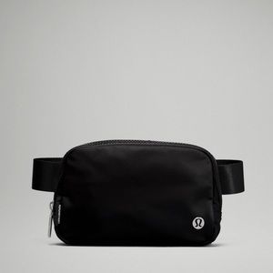 NWT Lululemon Black Everywhere Belt Bag 🖤